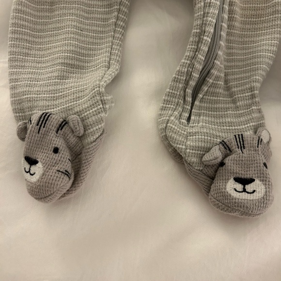 2-pack just one you by Carter’s footed onesies 9M - Picture 2 of 5